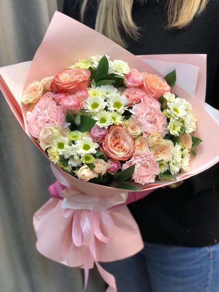 Букет цветов из: Гвоздики, Розы и Хризантемы в Алдане