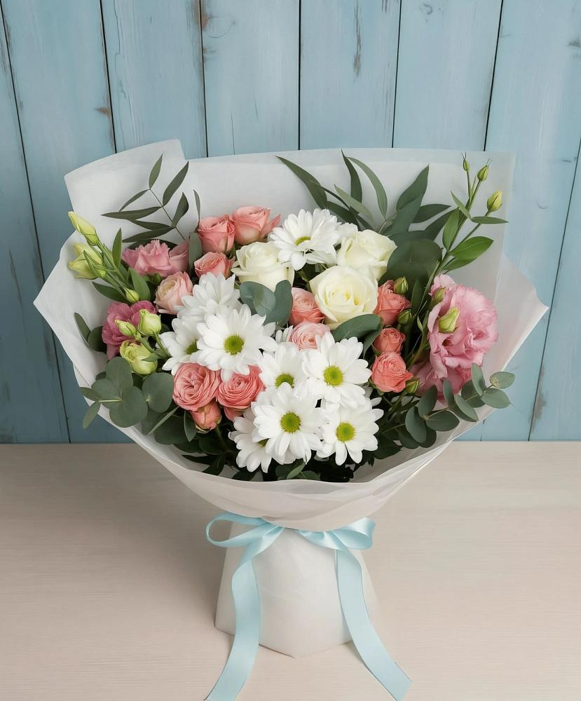 Букет цветов из: Розы, Лизиантусы и Хризантемы в Алдане