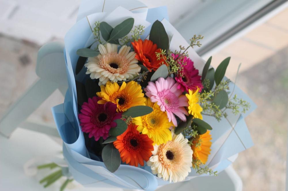 Букет мини герберы в Алдане Букет цветов из: Герберы в Алдане