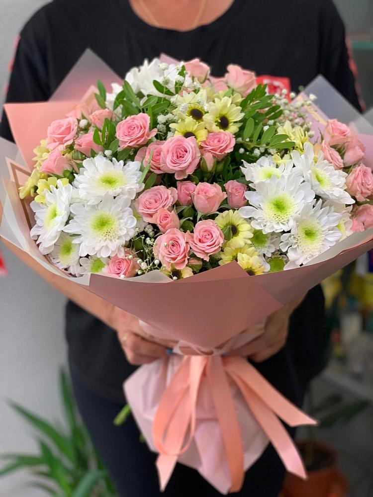 Букет юношеские грезы в Алдане Букет цветов из: Розы и Хризантемы в Алдане