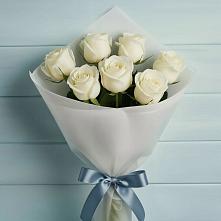Букет 7 Белых роз Эдлесс Лав в Алдане