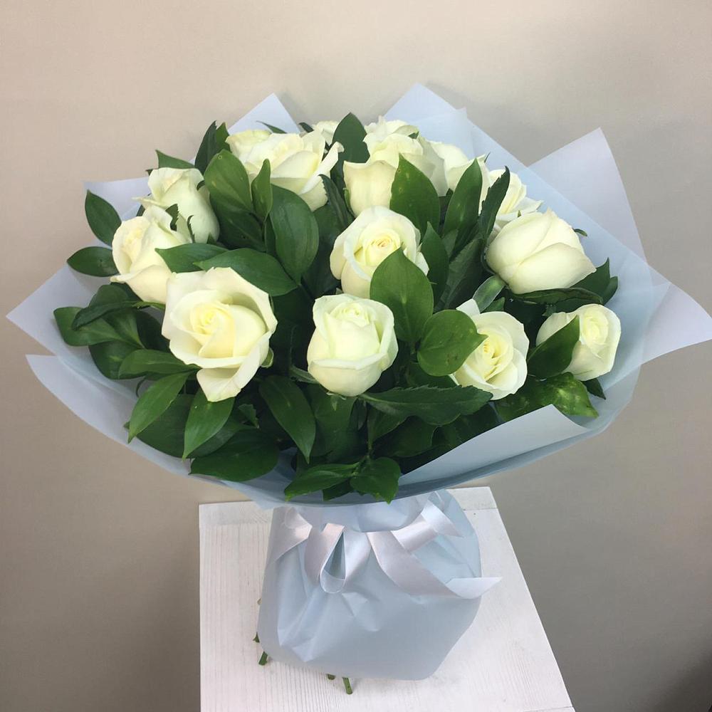 15 Белых роз Проуд в Алдане Букет 15 Белых роз Проуд в Алдане