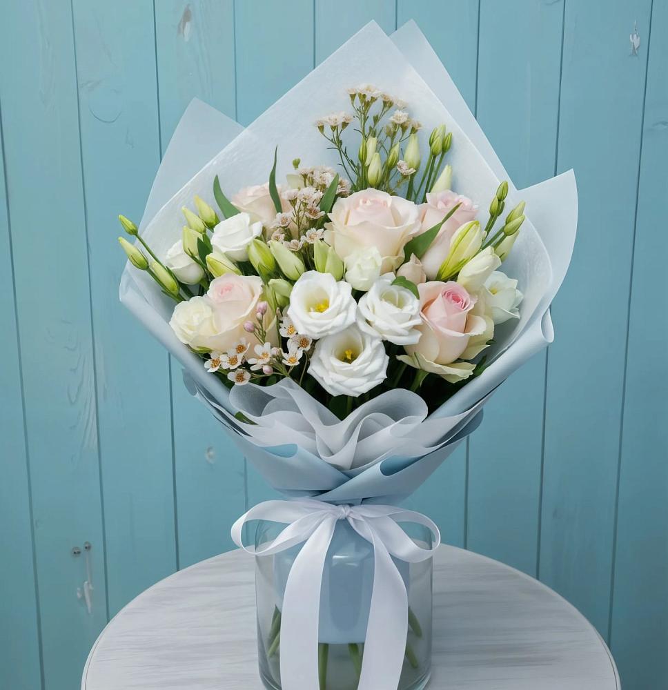 Букет очаровательный аромат в Алдане Букет цветов из: Розы и Лизиантусы в Алдане