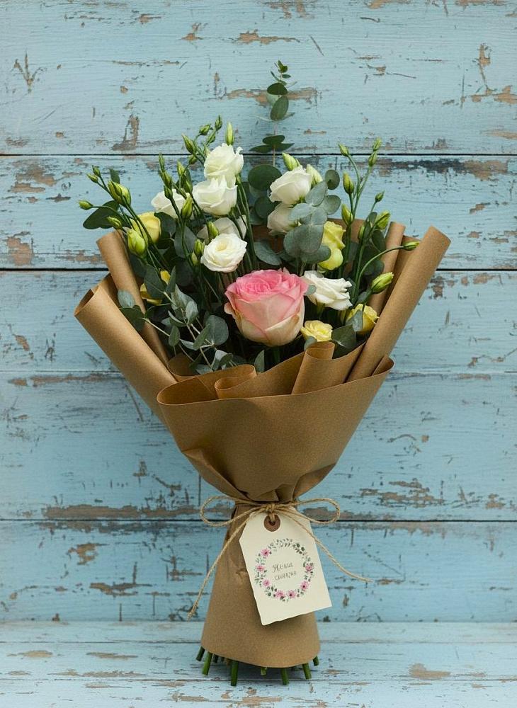 Букет цветов из: Розы и Лизиантусы в Алдане