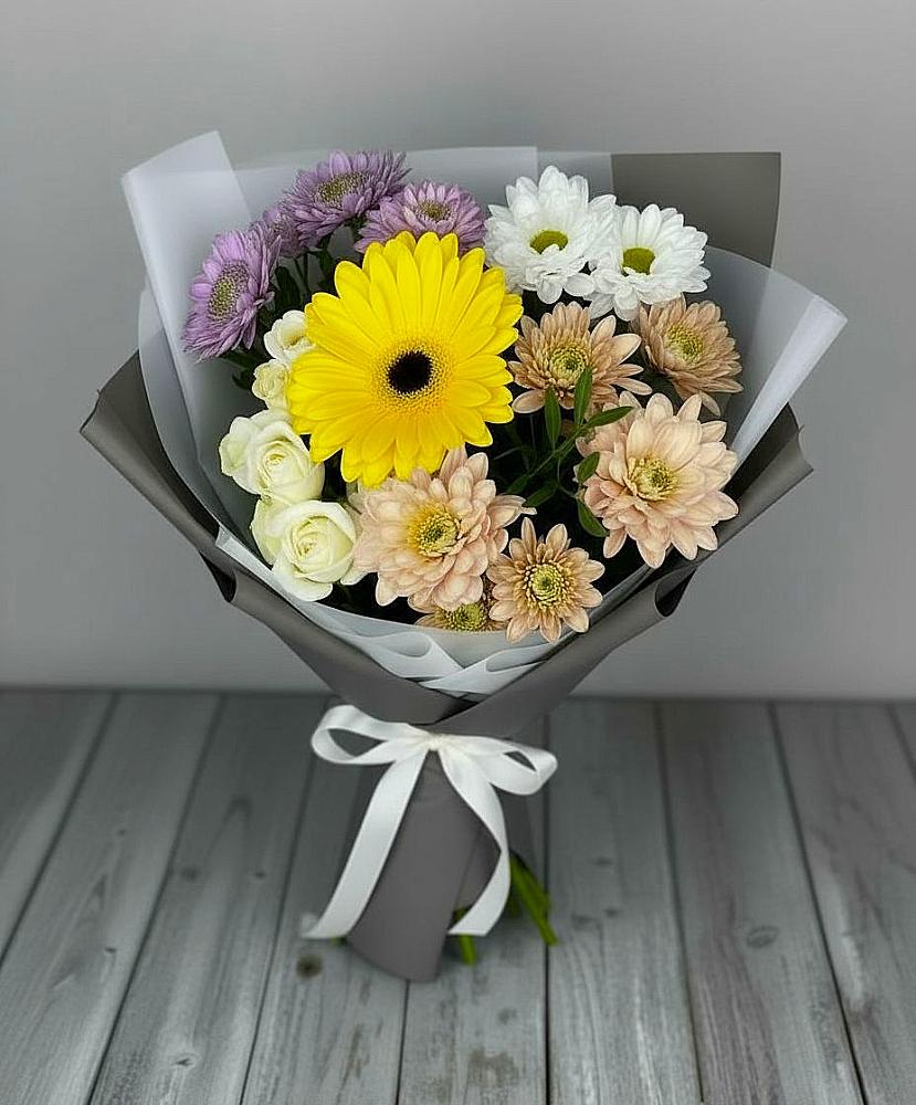 Букет цветов из: Розы, Герберы и Хризантемы в Алдане