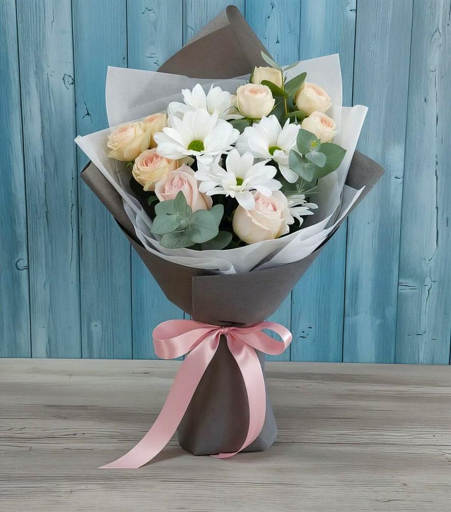 Букет цветов из: Хризантемы и Розы в Алдане