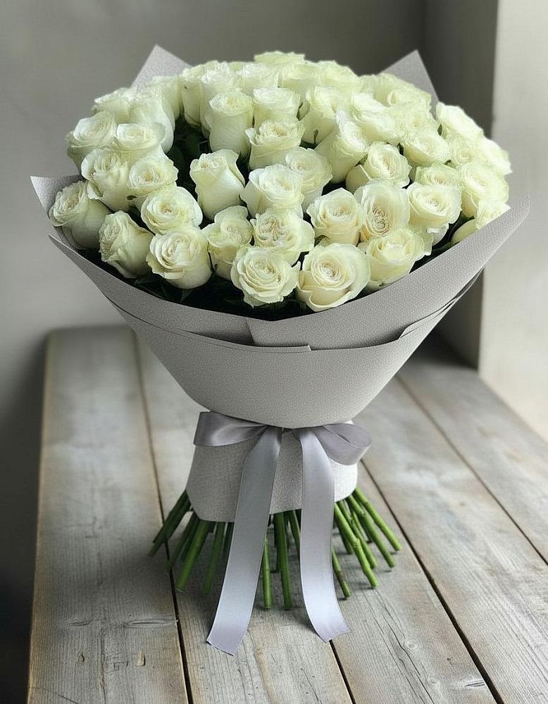 Букет 35 Белых роз в Алдане