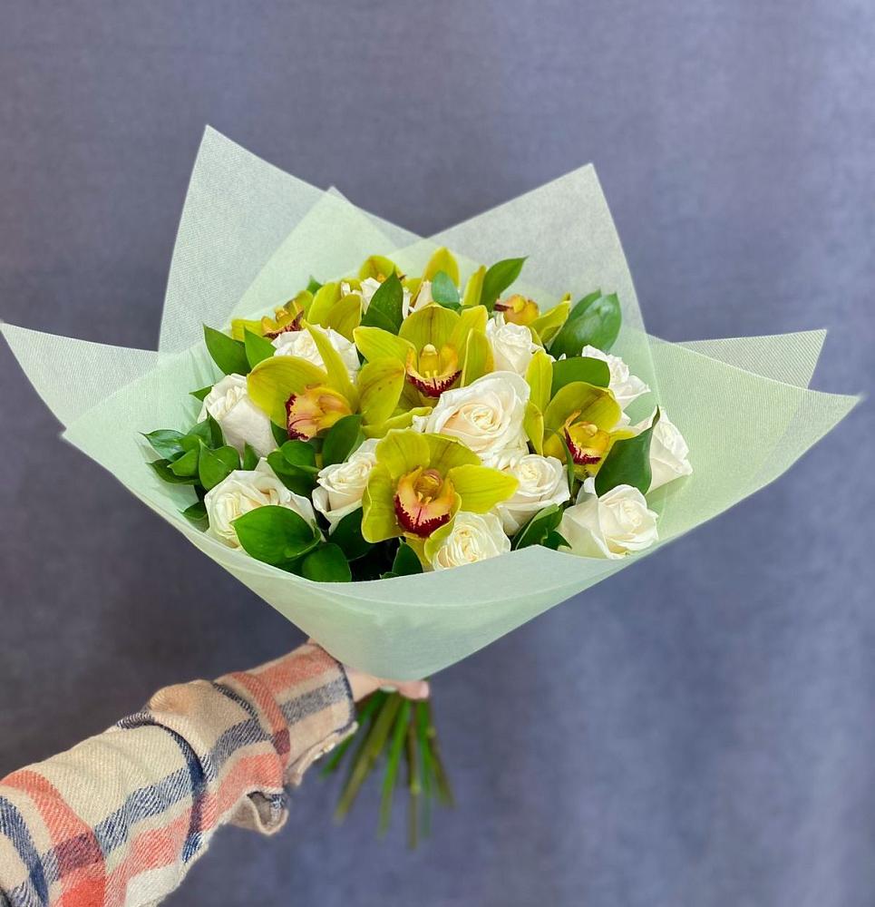 Букет цветов из: Орхидеи и Розы в Алдане