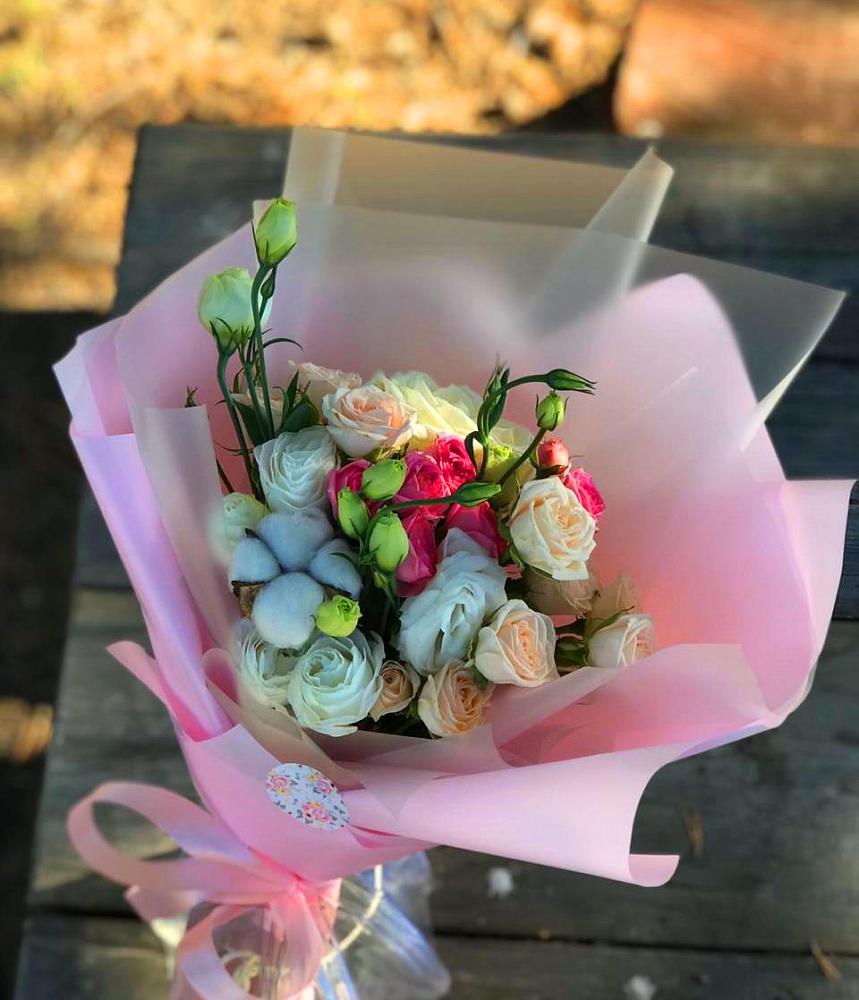 Букет цветов из: Розы и Лизиантусы в Алдане