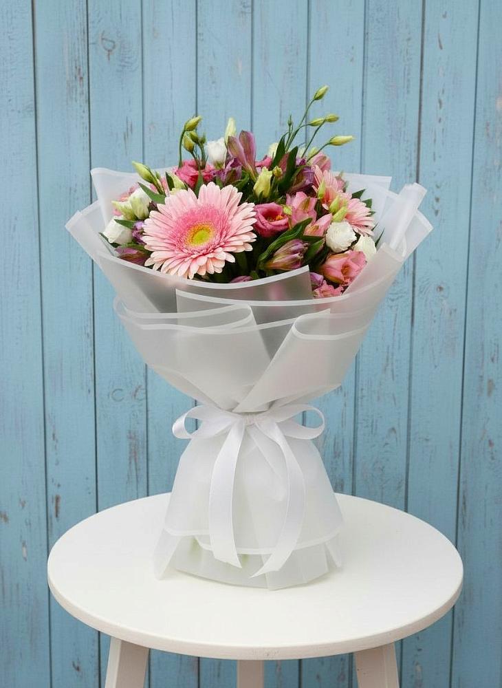 Букет цветов из: Герберы, Альстромерии и Лизиантусы в Алдане