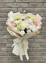 Букет цветов из:  Гвоздики, Розы, Лизиантусы и Хризантемы в Алдане
