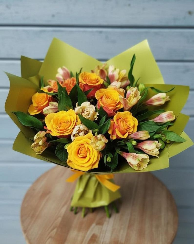 Букет цветов из: Альстромерии и Розы в Алдане