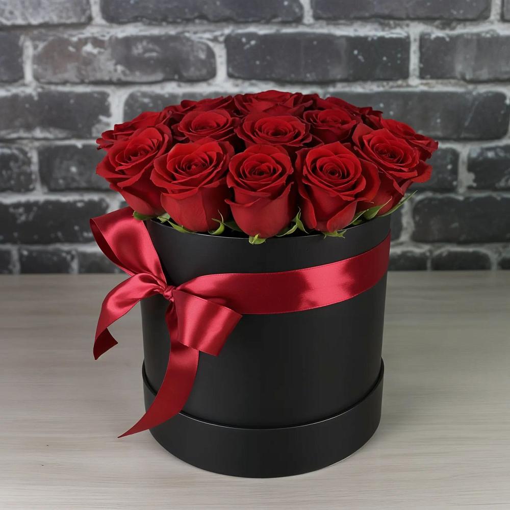 Цветочная композиция из Розы в шляпной коробке в Алдане