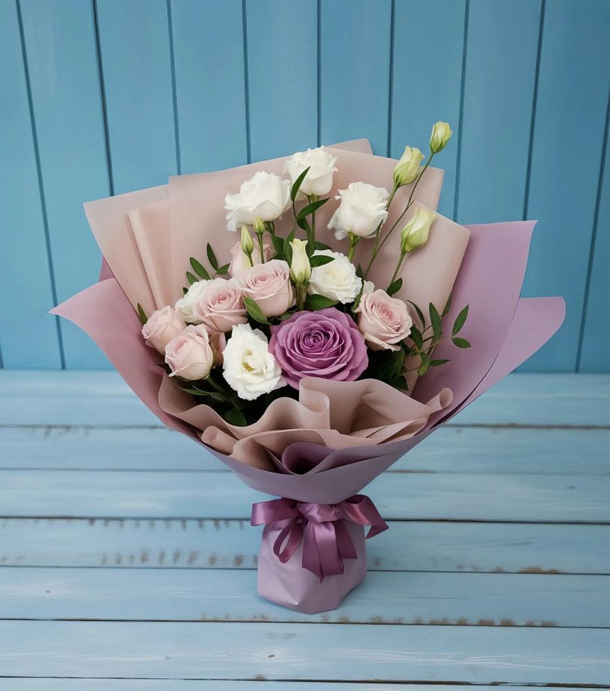 Букет цветов из: Розы и Лизиантусы в Алдане